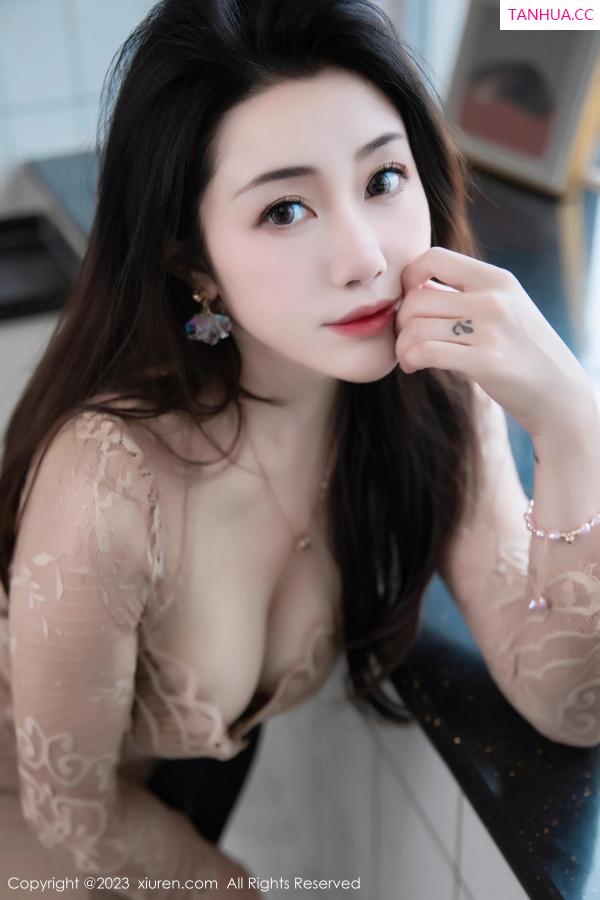   [XiuRen]高清写真图 2023.08.11 No.7216 严利娅Yuliya 丰腴美臀第2张图片